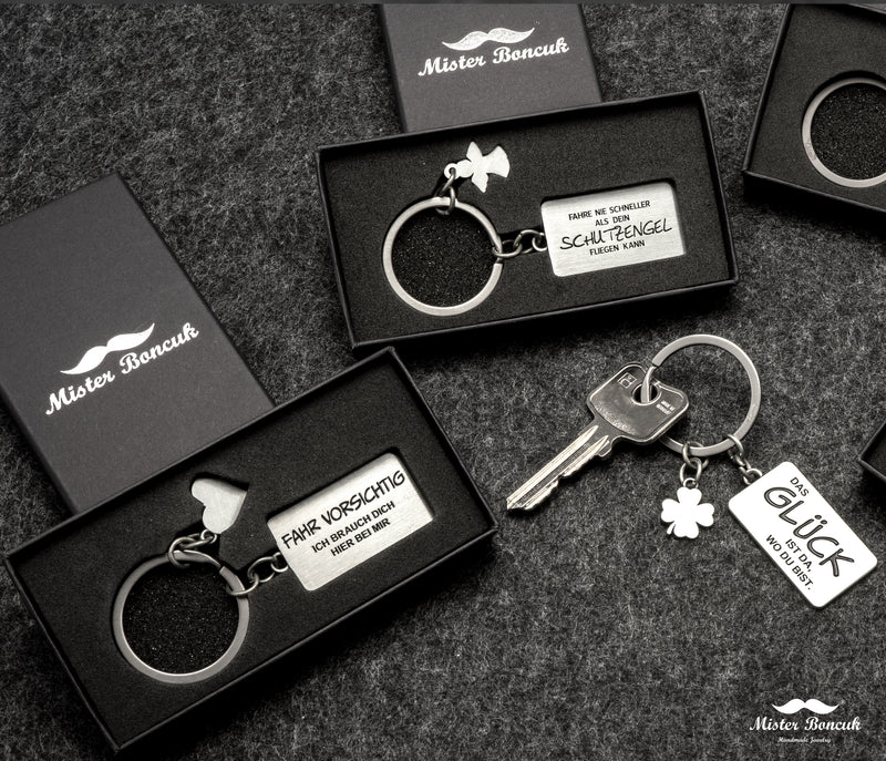 Schutzengel Schlüsselanhänger mit Gravur - Auto Glücksbringer Metall - Anhänger für den Schlüsselbund - Perfekt auch als Geschenk für Autofahrer & neuen Führerschein