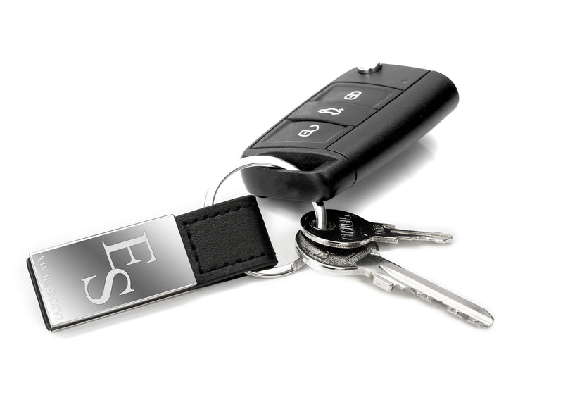 Schlüsselanhänger mit Gravur - Personalisierter Schlüsselanhänger m. Buchstabe & Römischer Datum (Schwarz)